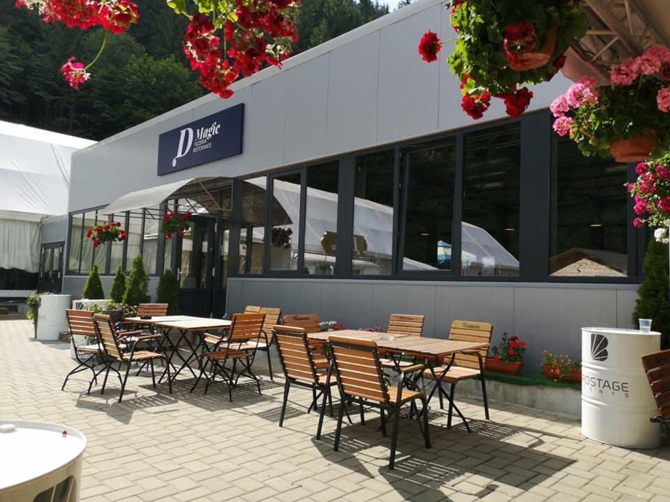 D' Magic Hotel Brosteni Exterior photo