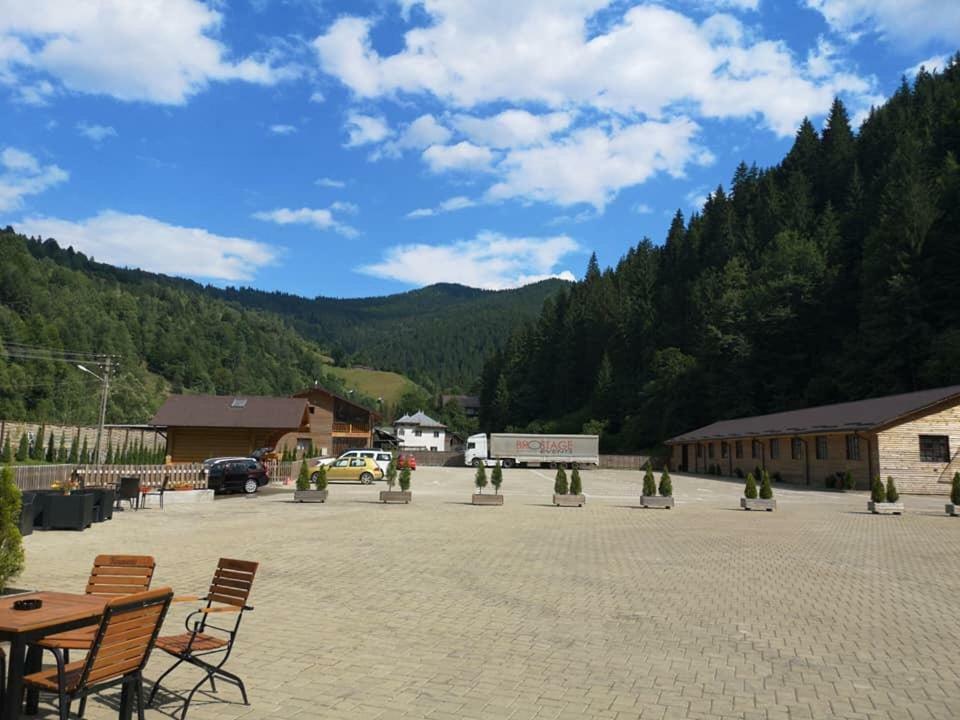 D' Magic Hotel Brosteni Exterior photo