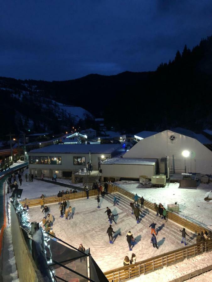 D' Magic Hotel Brosteni Exterior photo